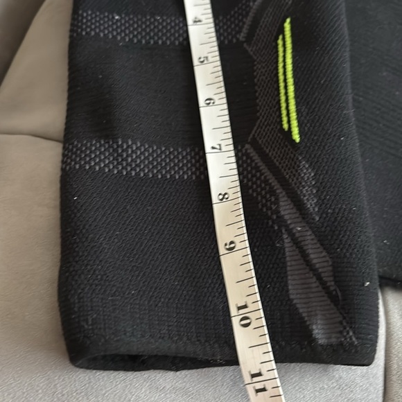 Knee Sleeves includes two size small - Picture 4 of 6